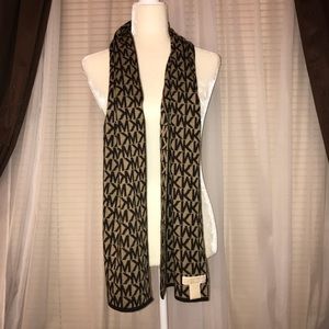 NWOT Michael Kors Reversible Logo Scarf